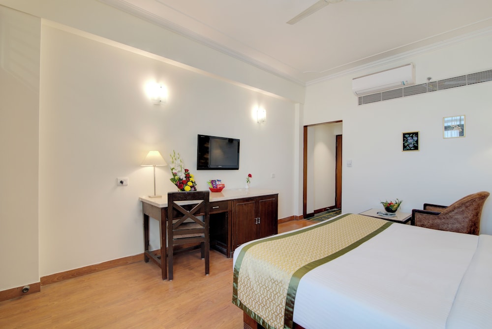 Royal Twin Room - Photo 1