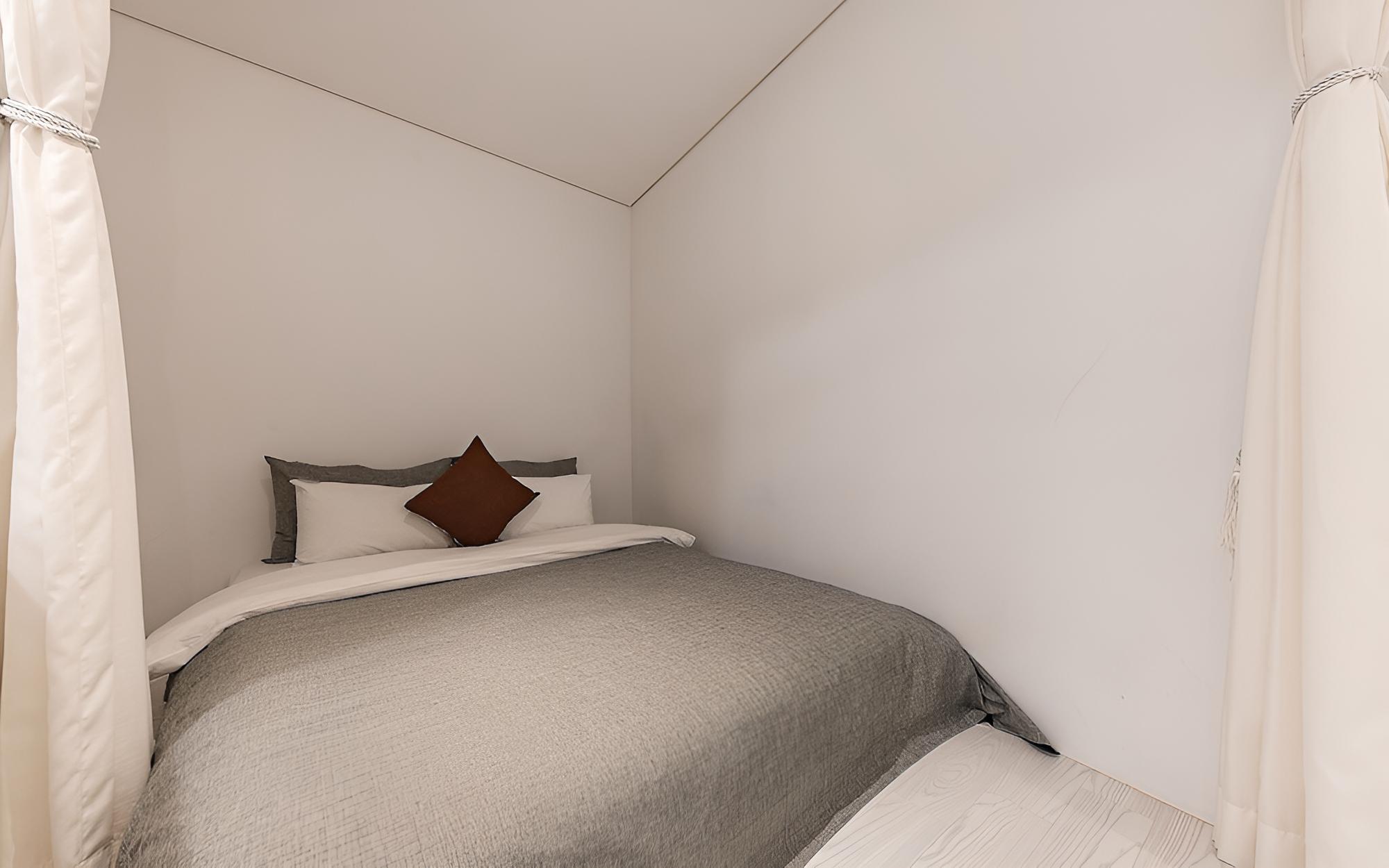 Room (Deluxe Twin (4 People)) - Photo 5