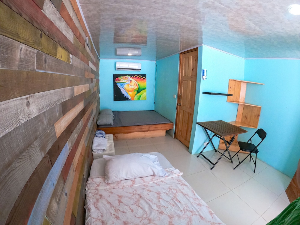 Economy Triple Room