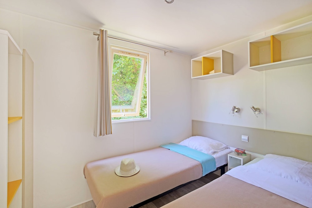 Mobile Home, 2 Bedrooms photo 1