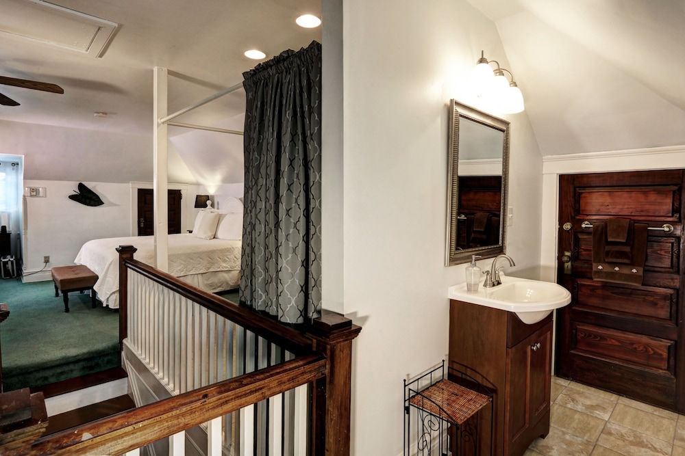 Third Floor Suite, King And Queen, Fireplace photo 3