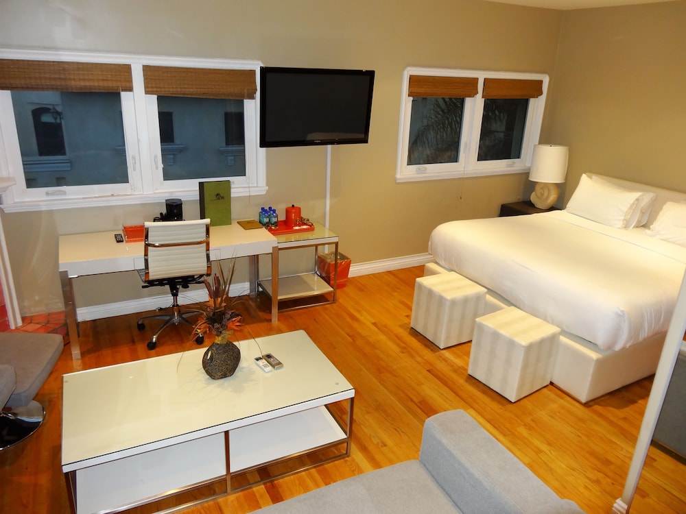 Suite, 1 King Bed with Sofa bed, Ocean View photo 1