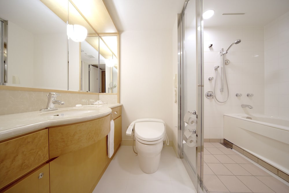 Guest room, 2 Double Beds, Disney or Bay view, Main Building, Balcony - Photo 6
