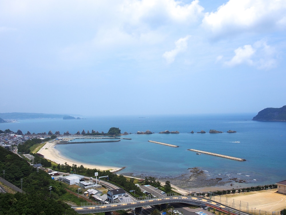 Classic Room, Japanese-Western style, 2 singlebeds and 2 futon beds, Ocean/Sea view
