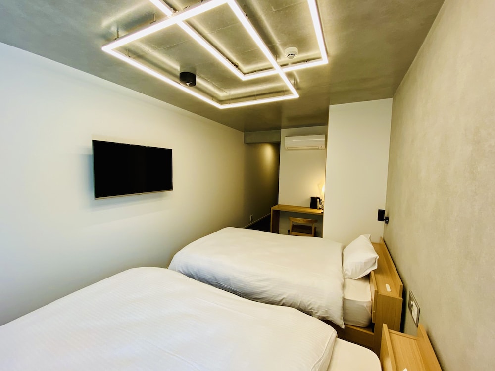 Standard Twin Room (202)