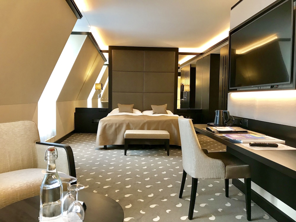 Deluxe Design Room