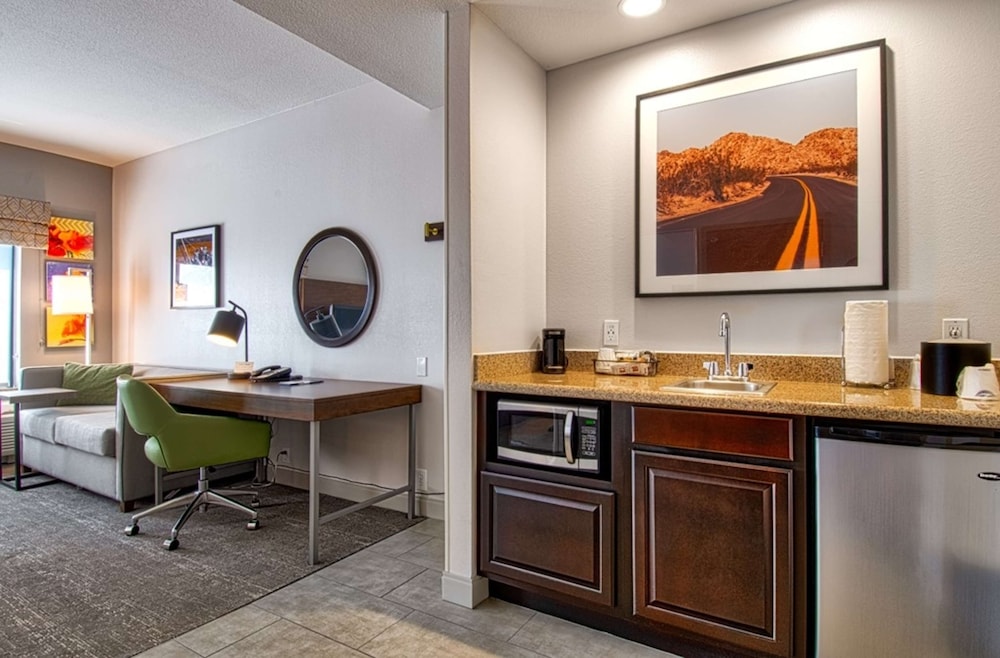 Suite, Accessible, Non Smoking - Photo 5