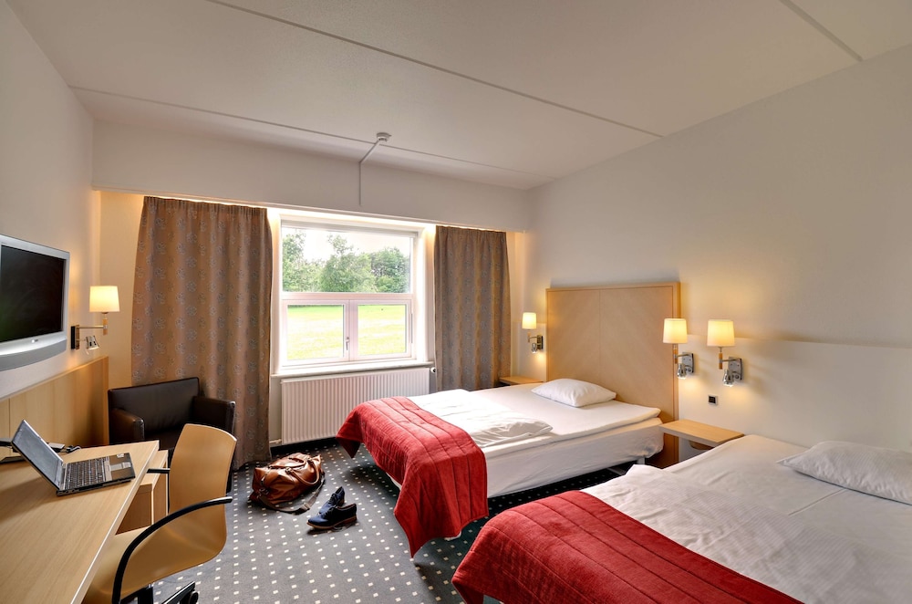 Standard Twin Room, 2 Twin Beds - Photo 1