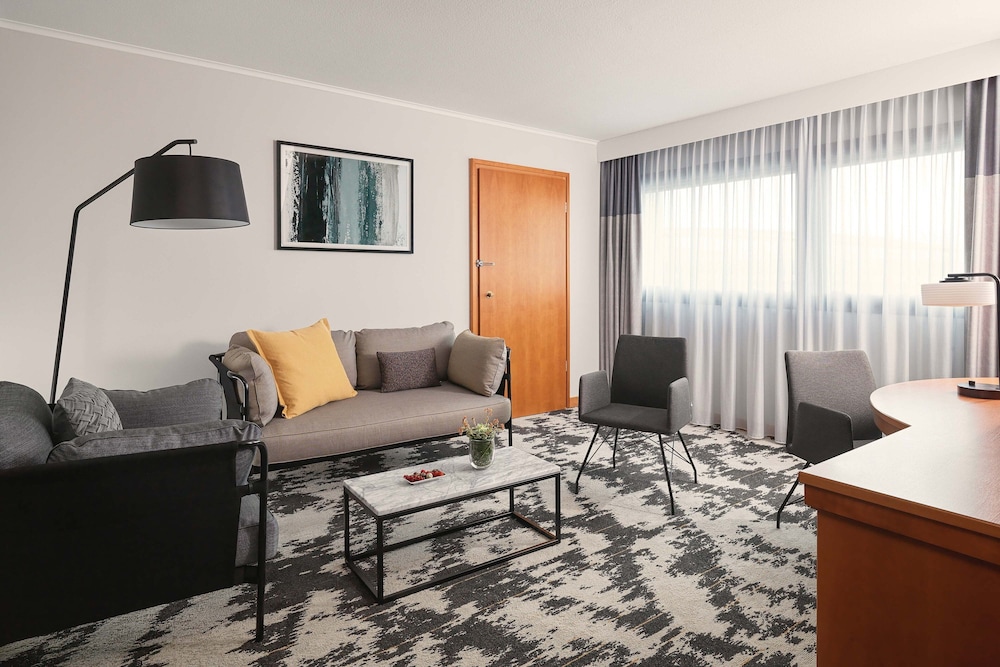 Junior Suite, 1 King Bed - Photo 1