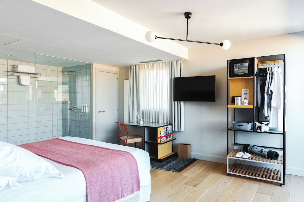 Deluxe Penthouse, 1 Queen Bed, Terrace photo 2