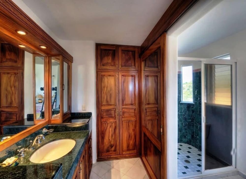 Family Condo, 2 Bedrooms, Kitchen, Ocean View photo 2