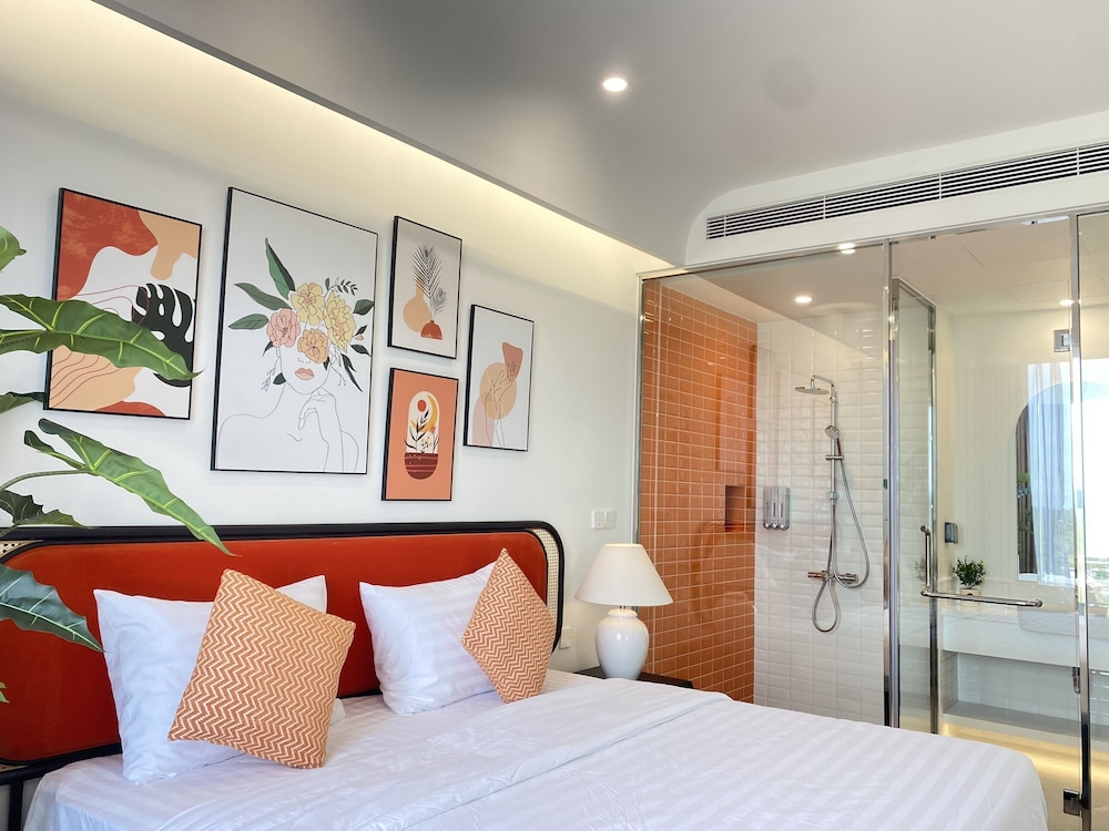 Two-Bedroom Apartment with Balcony - Photo 23