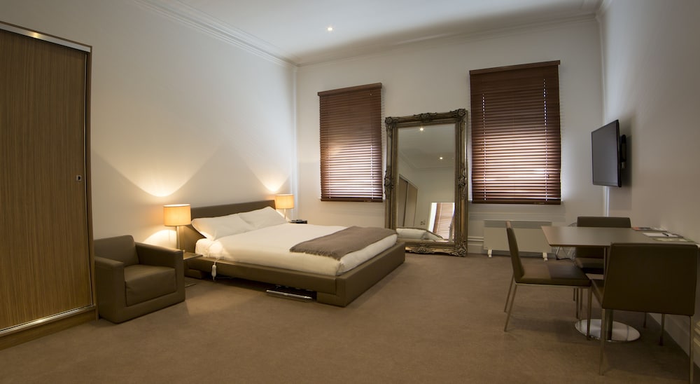 Standard Room, Non Smoking, Kitchenette (King Suite) photo 2