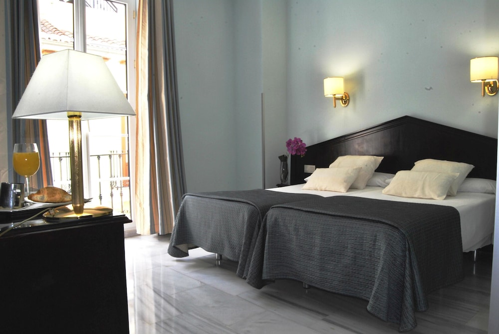 Standard Double or Twin Room - Photo 1