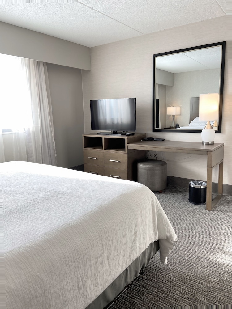 Executive Suite, 1 King Bed - Photo 2