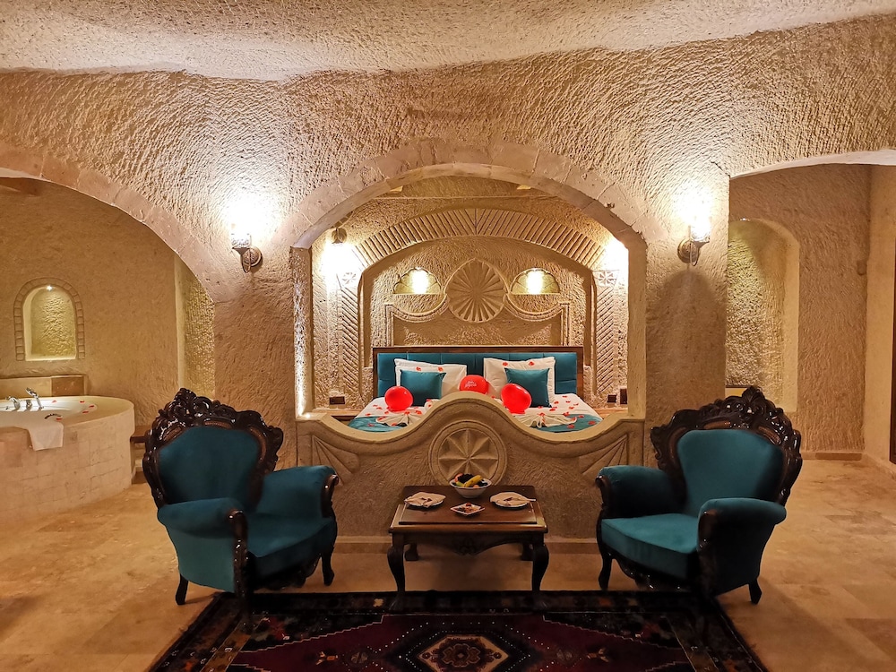 Royal Cave Suite - Photo 13
