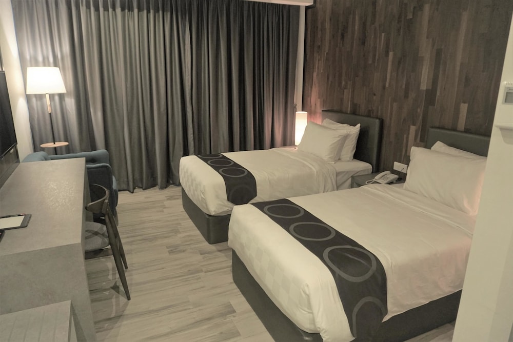 Deluxe Twin Room, City View