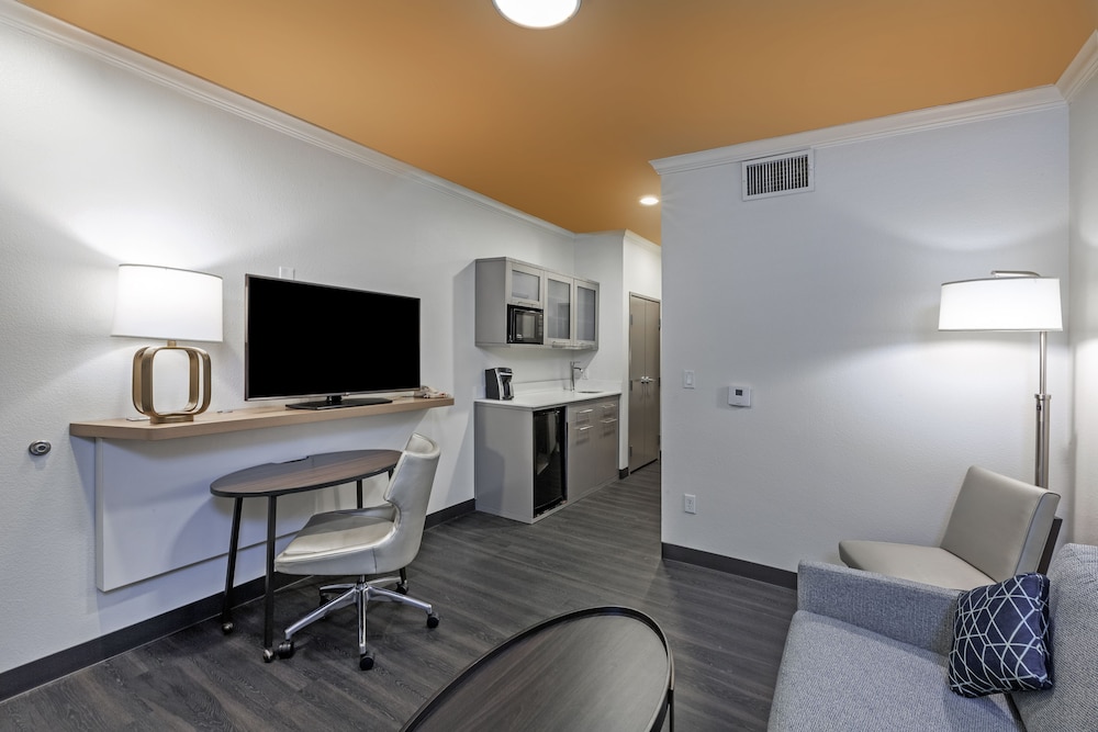 Suite, 1 King Bed - Photo 6