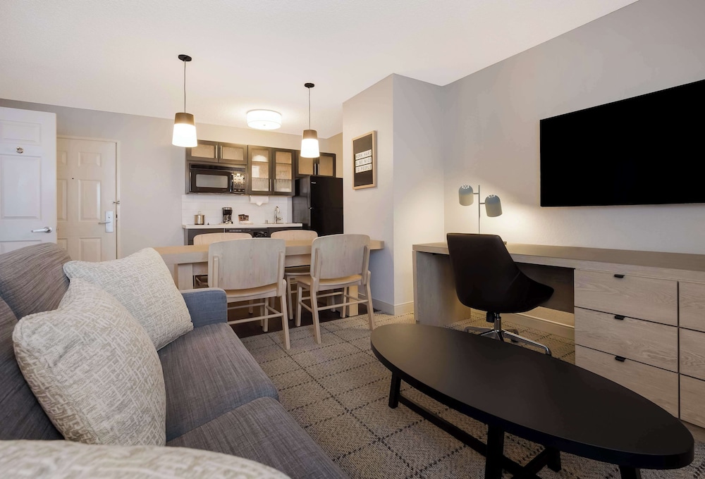 Suite, 1 King Bed (One Bedroom) - Photo 3