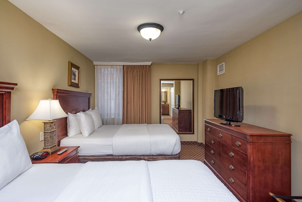 Efficiency, Suite, 2 Queen Beds, Non Smoking photo 3