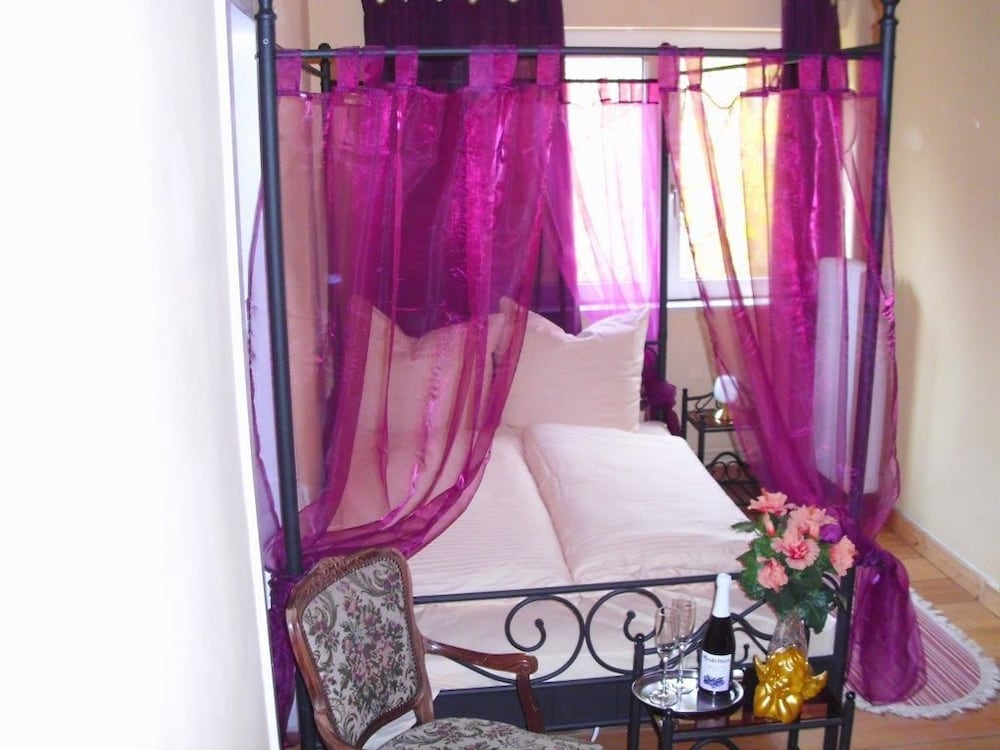 Single Room, Shared Bathroom photo 1