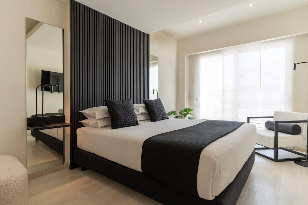 Deluxe Studio Apartment