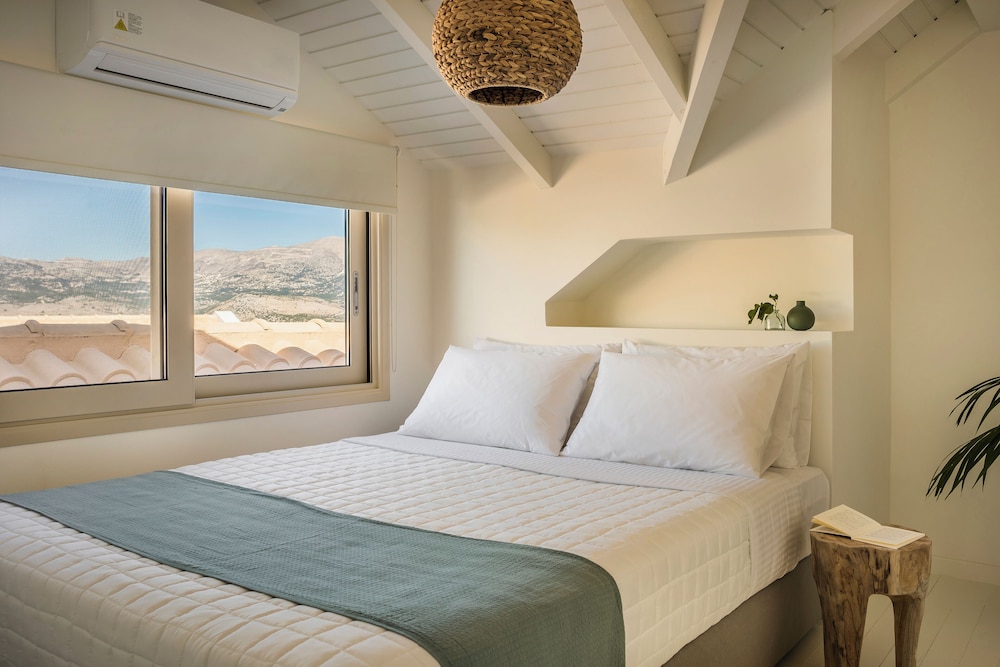 Panoramic Split Level Two-Bedroom Villa with Sea view photo 2