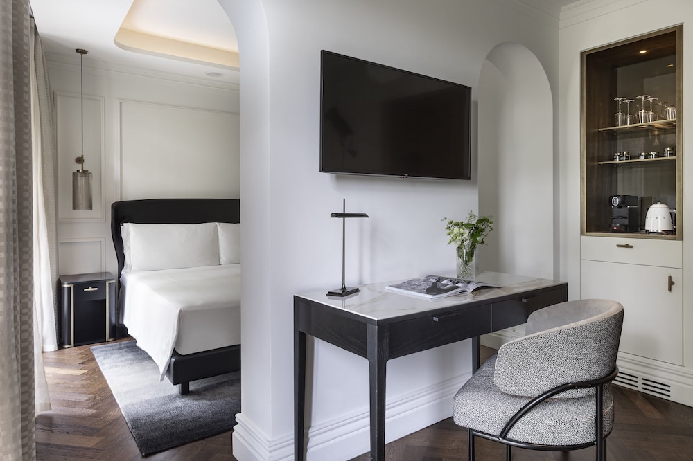 Junior Suite, 1 King Bed with Sofa bed (Via Veneto View)