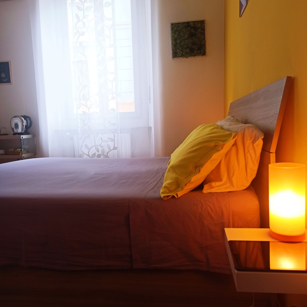 Double Room, Ensuite (Zafferano) photo 3