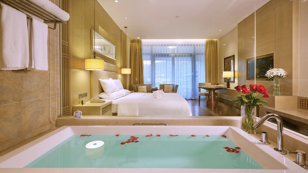Deluxe Double Room, Lakeside photo 1