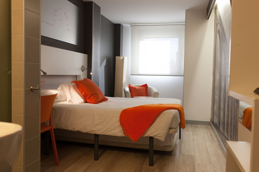 Standard Double Room - Photo 3