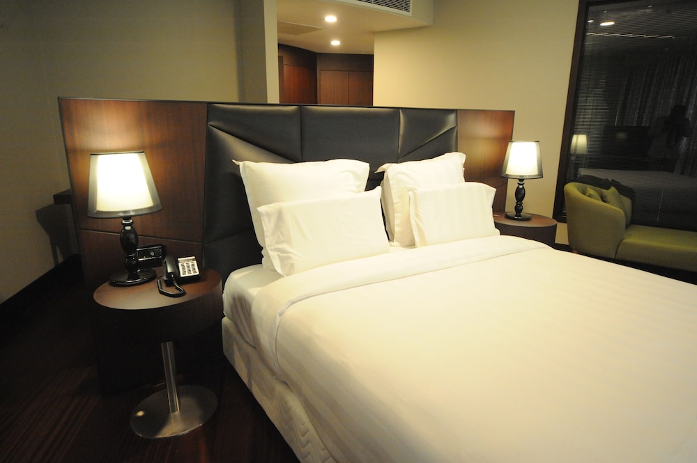 Executive Suite, City View photo 2