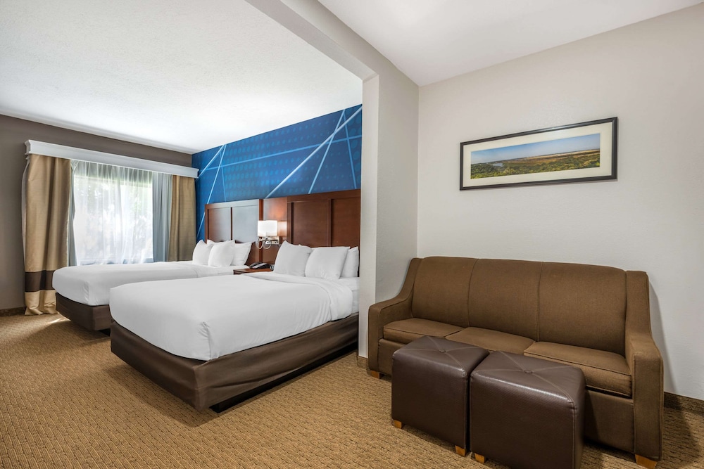 Suite, 2 Queen Beds, Non Smoking (Pet Friendly) - Photo 4