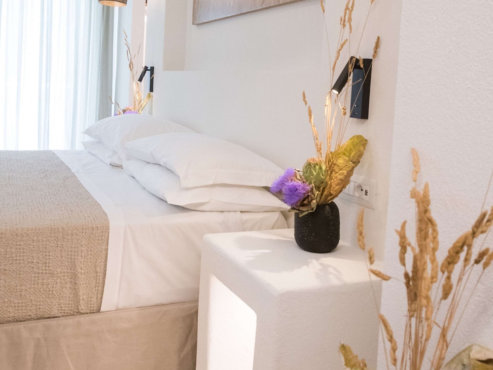 Deluxe Room, 1 King Bed, Patio