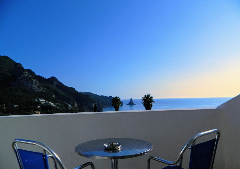 Family Studio, Multiple Beds, Kitchenette, Sea View
