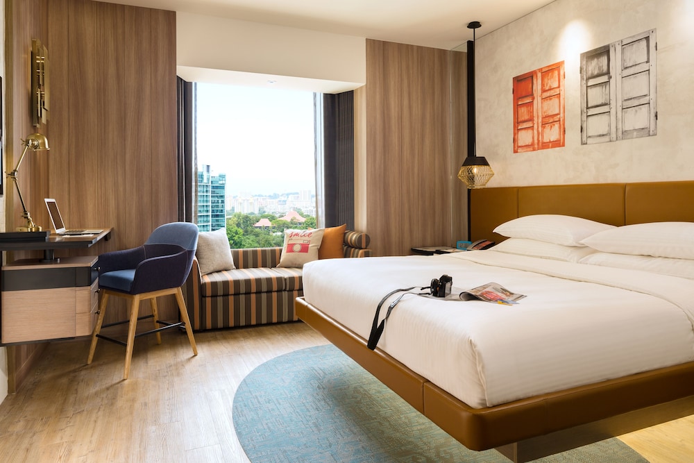 Deluxe Room, 1 King Bed photo 3