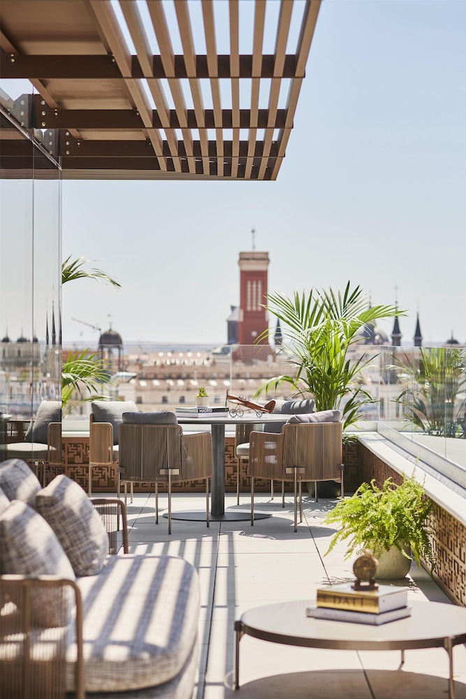 Suite, Terrace thumbnail 6