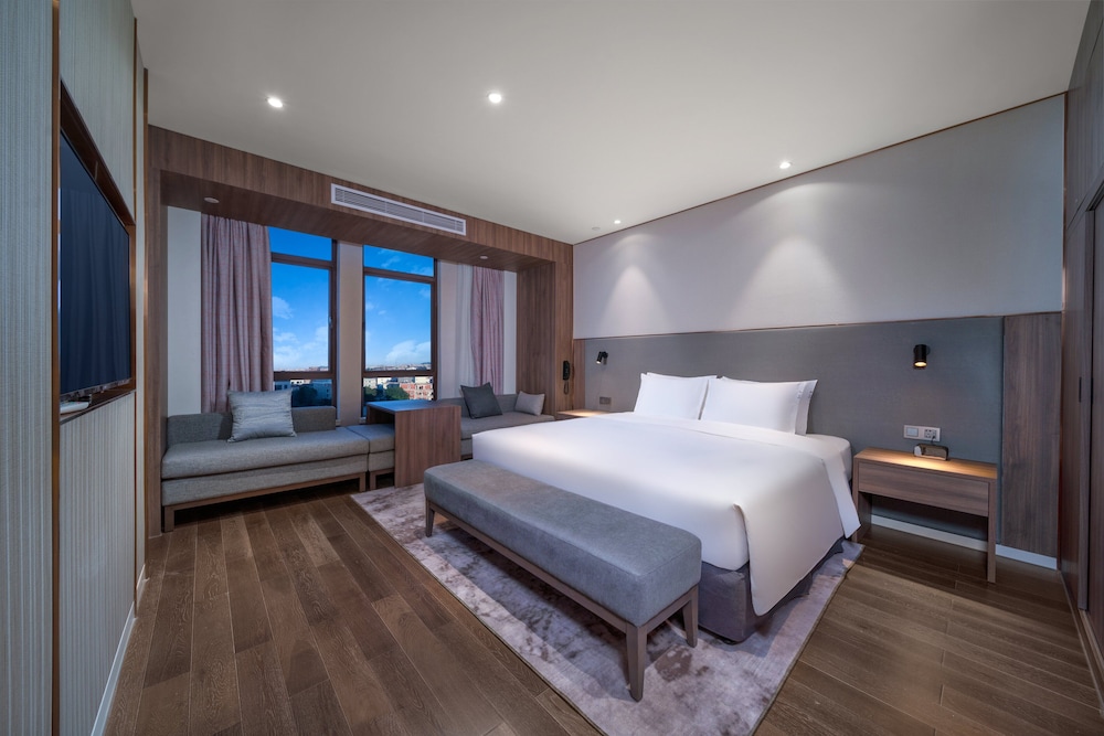 Suite, 1 Bedroom - Photo 1