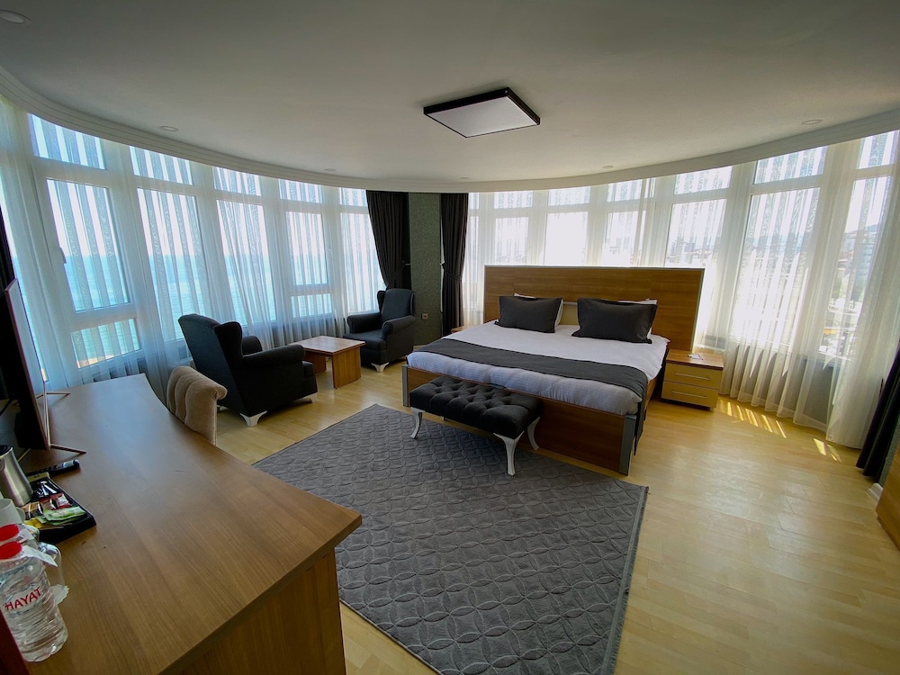 Suite Room - Photo 1