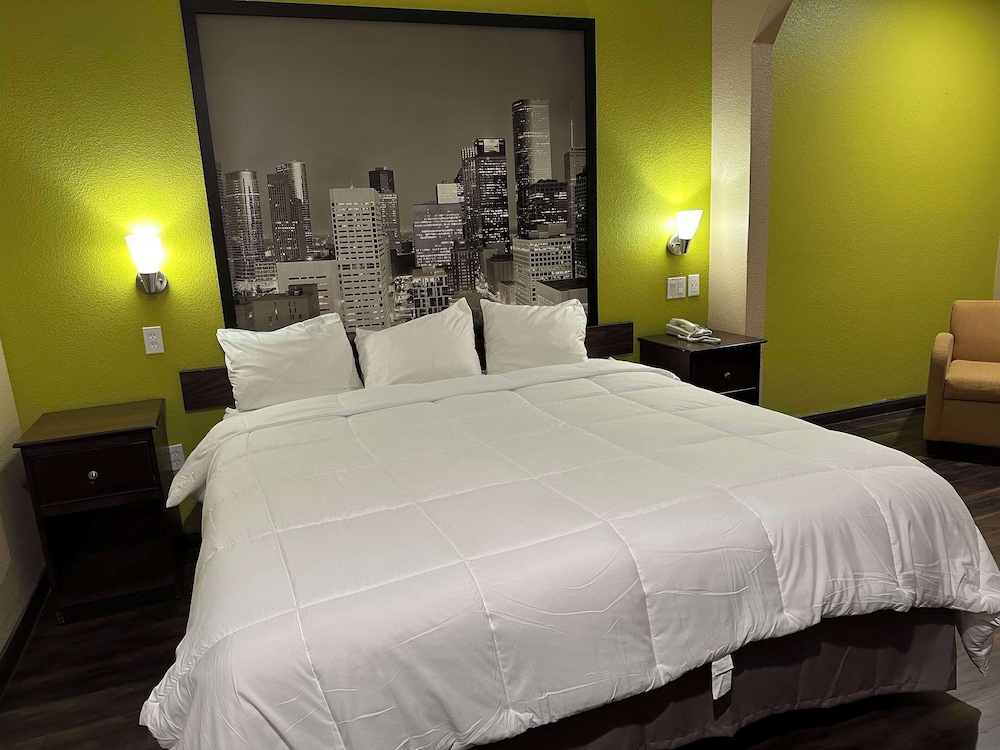 Room, 1 King Bed - Photo 4