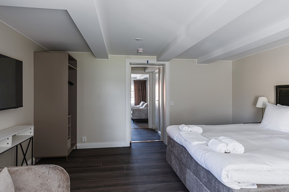 Two Room Deluxe Suite photo 3
