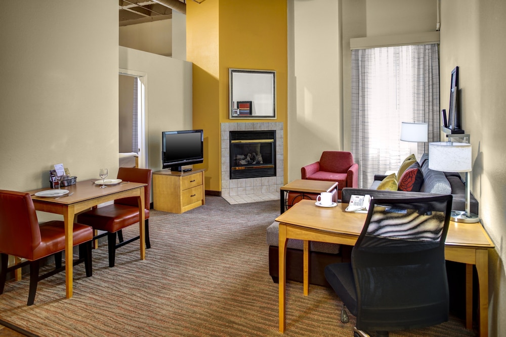 Suite, 1 Bedroom - Photo 2