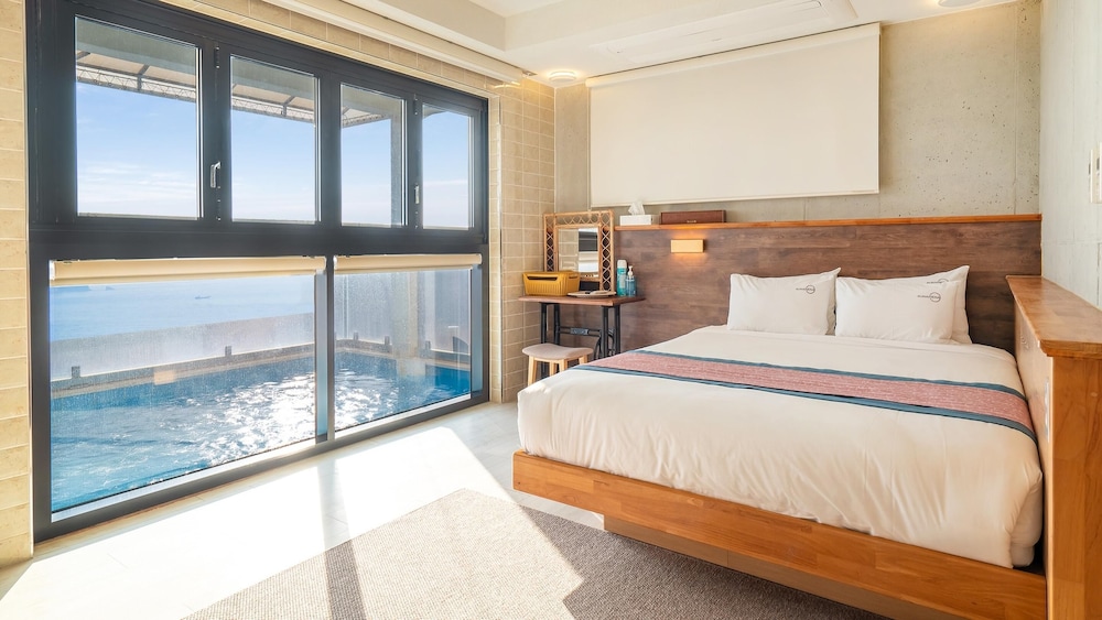 Basic Room, 1 Bedroom (201 (Pool Not Available))