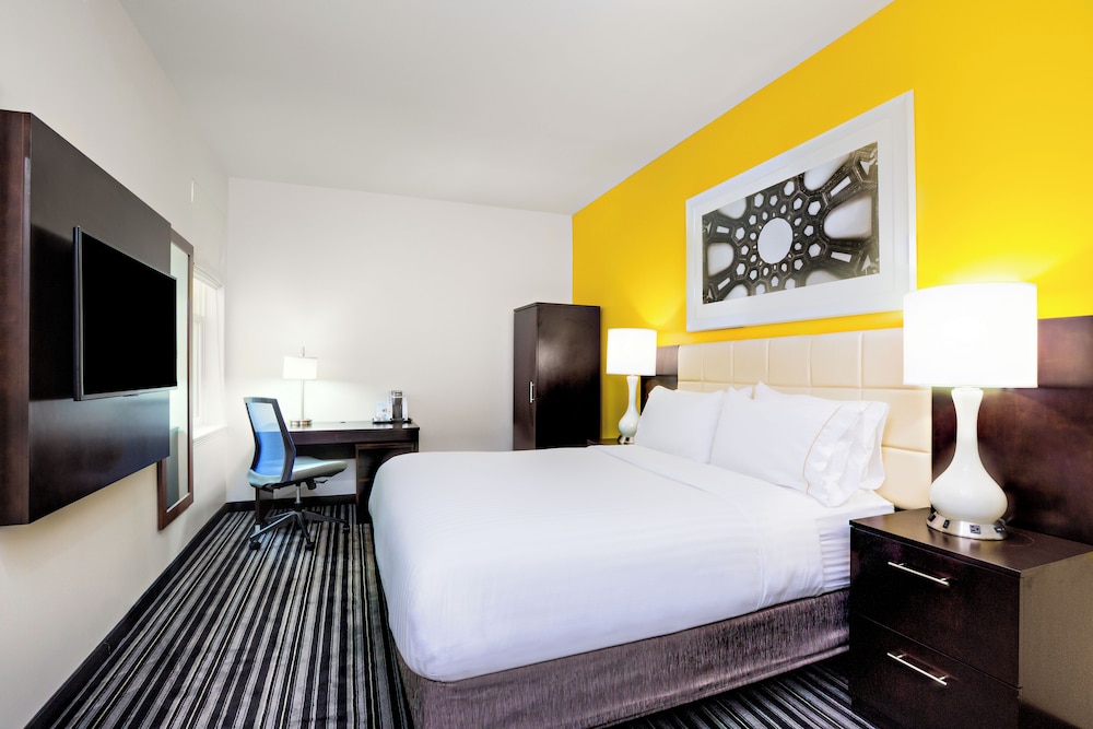 Standard Room, 1 King Bed, Accessible (Communications) - Photo 1