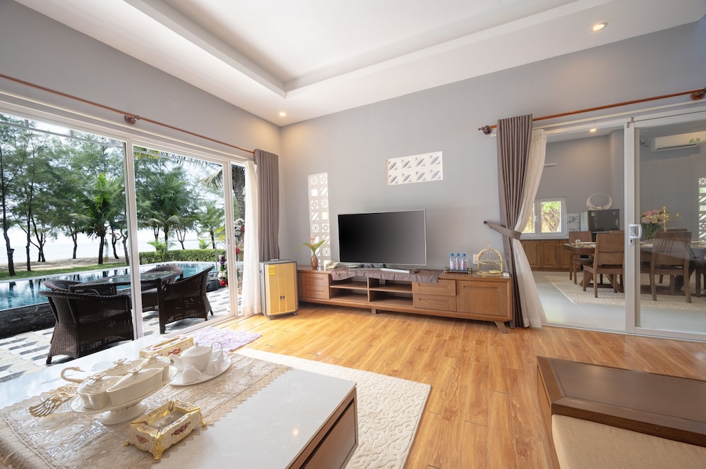 Family Villa, 2 Bedrooms, Pool View - Photo 14