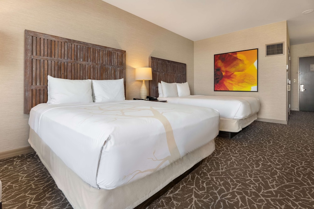 Room, 2 Queen Beds, Accessible (Roll-in Shower) - Photo 2
