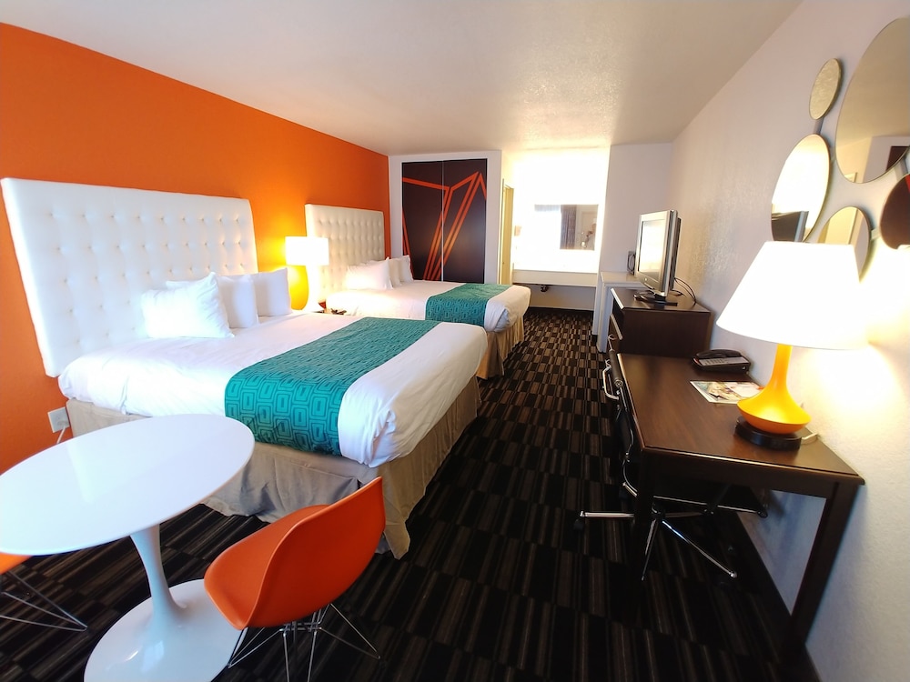 Room, 2 Double Beds, Non Smoking - Photo 3