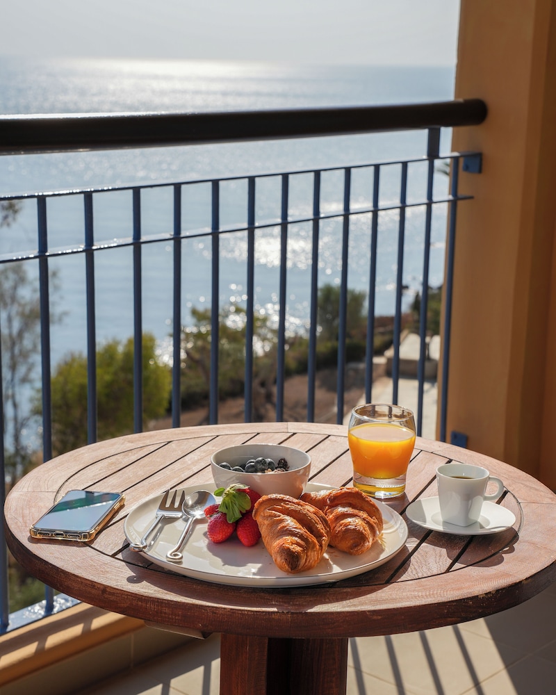 Executive Suite, 2 Bedrooms, Sea View - Photo 2