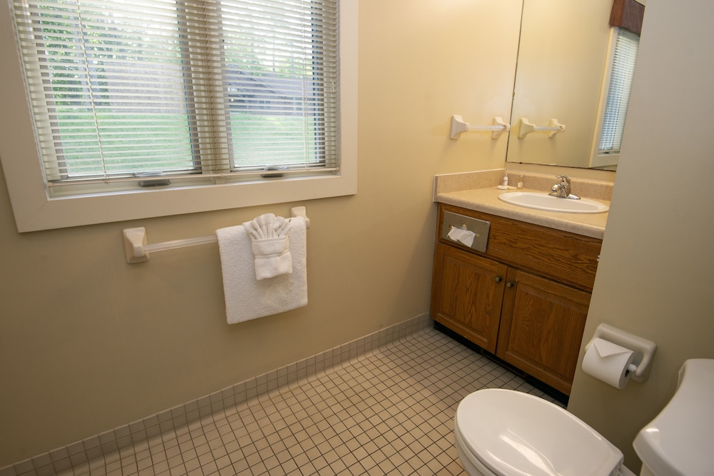Standard Cottage, 2 Bedrooms (4 Queen Beds) photo 3