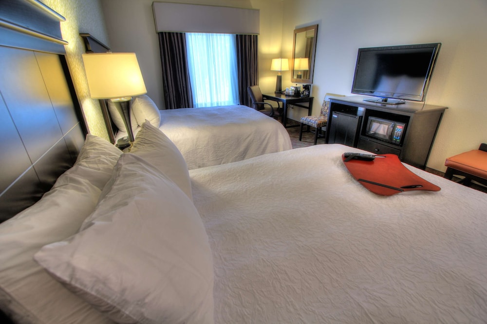Room, 2 Queen Beds, Accessible (Roll-in Shower) - Photo 4